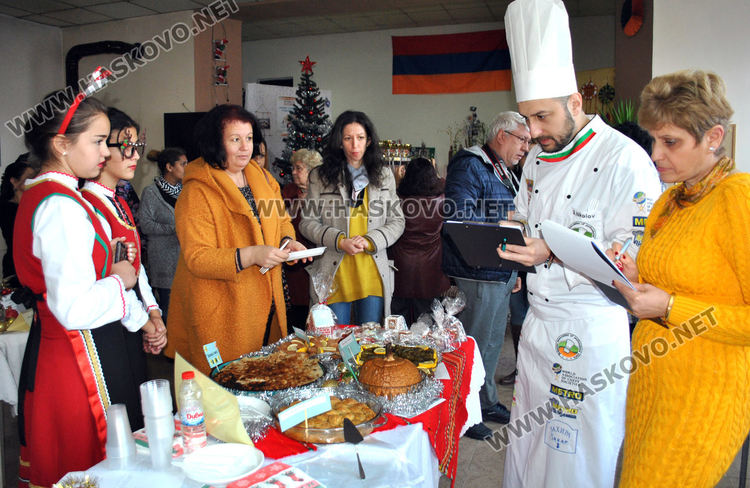 Приз за змия от фасул в кулинарна изложба на хасковски читалища