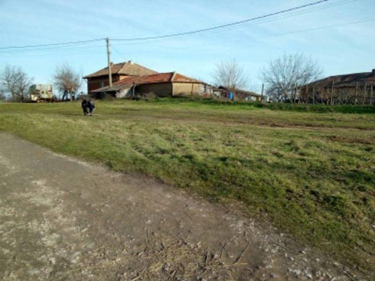 Стовариха купища дрехи в село Долно Войводино