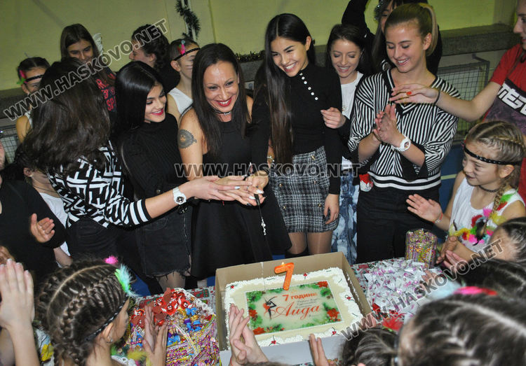 Гимнастичките от „Аида“ отпразнуваха 7-ми рожден ден на Коледното си парти