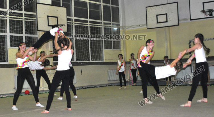 Гимнастичките от „Аида“ отпразнуваха 7-ми рожден ден на Коледното си парти