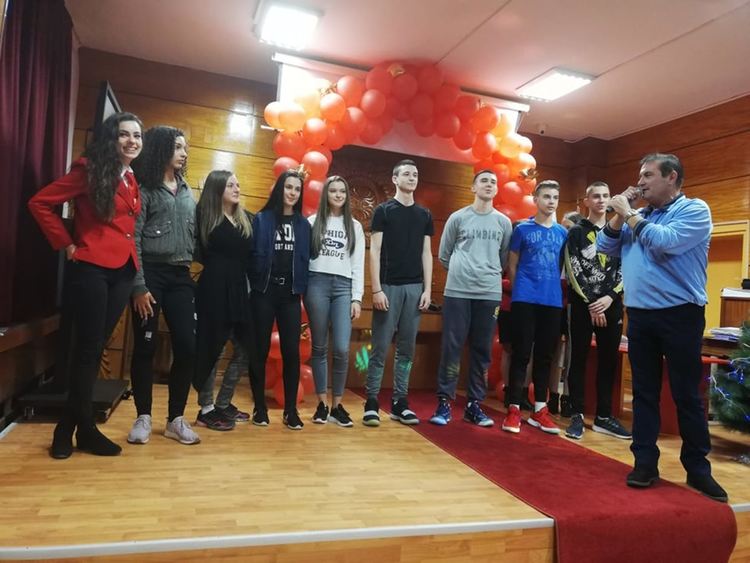 Балът на шампионите на „Славейков“ тази година протече в две серии