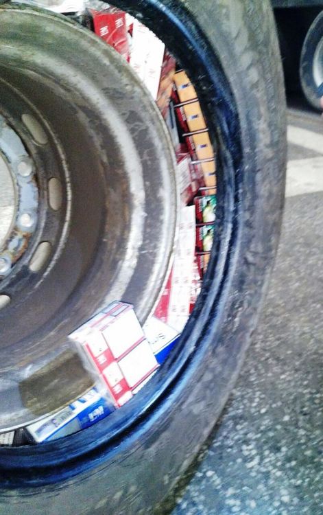 Близо 10 млн. нелегални цигари спрени на границата с Турция