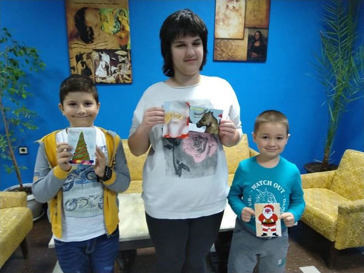 Възпитаниците на компютърна школа "Вале" изпратиха 150 картички за евродепутати