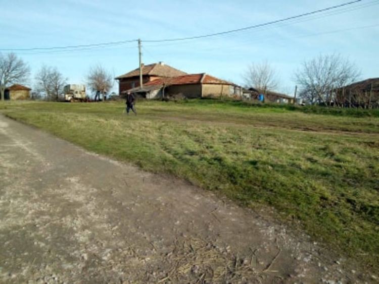 Стовариха купища дрехи в село Долно Войводино