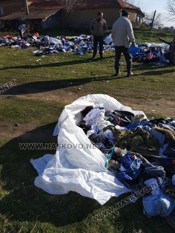 Стовариха купища дрехи в село Долно Войводино