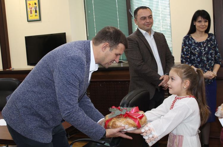 Коледари наричаха за здраве и плодородие в община Хасково