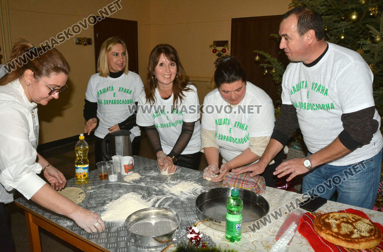 В училище, като в бащина къща: Във „Васил Левски“ месят обредни Коледни хлябове