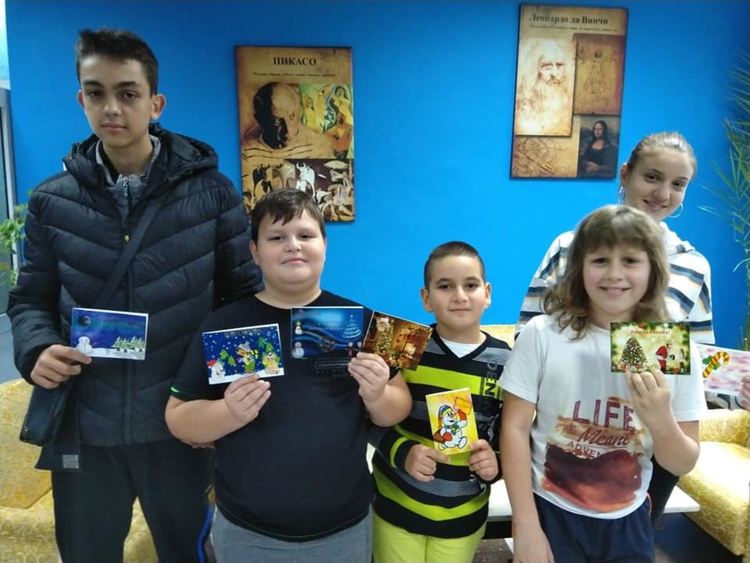 Възпитаниците на компютърна школа "Вале" изпратиха 150 картички за евродепутати