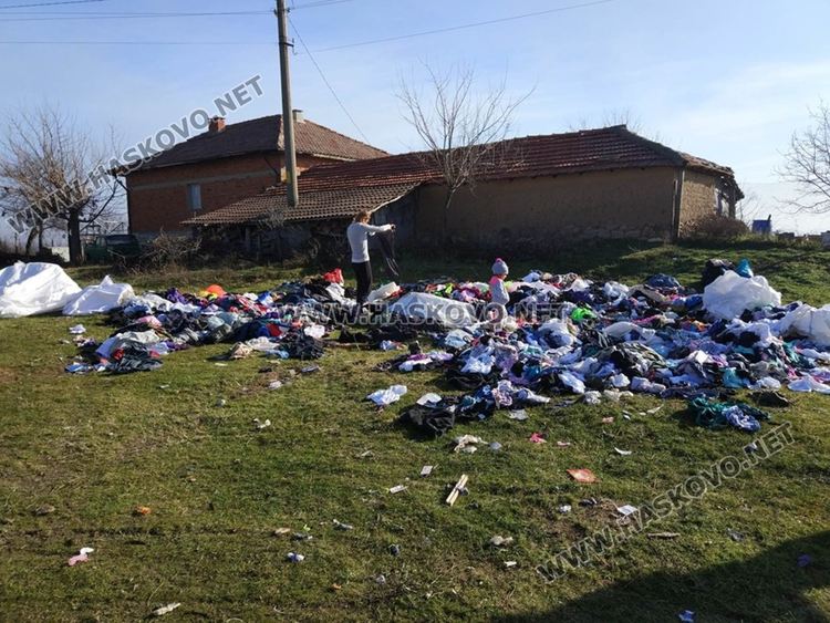 Стовариха купища дрехи в село Долно Войводино
