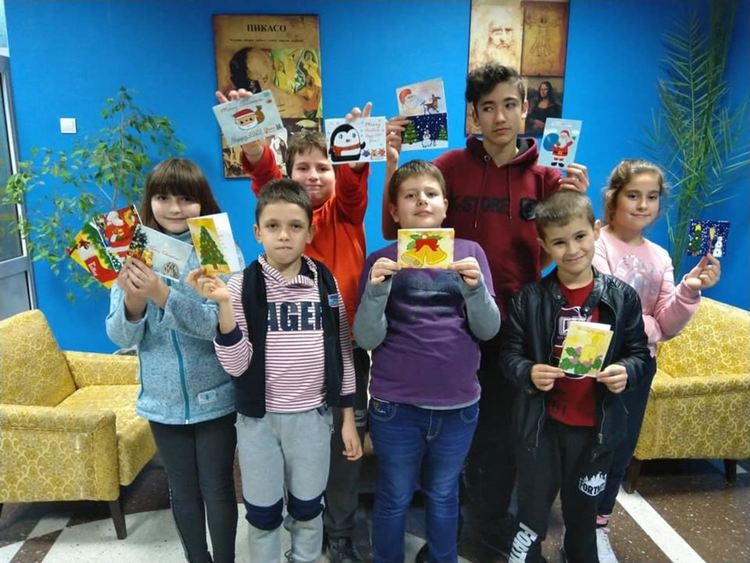 Възпитаниците на компютърна школа "Вале" изпратиха 150 картички за евродепутати
