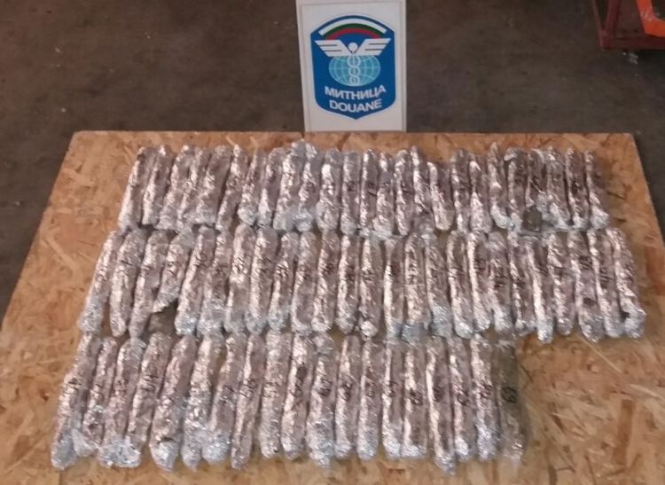 Марихуана в газова бутилка на лек автомобил откриха на Капитан Андреево