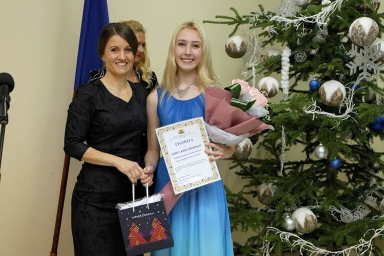 Димитровградска математичка наградена на церемония в Хасково