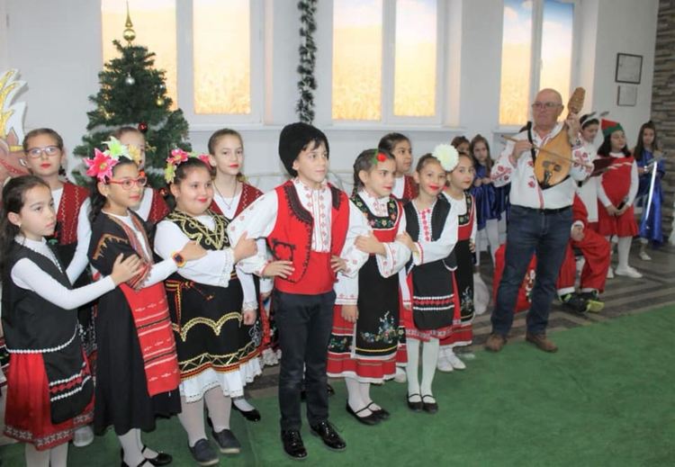 Коледно тържество в „Йовков“