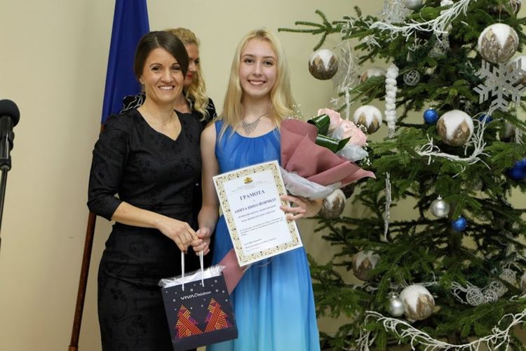 Даровити деца от Хасково с награди от областния управител