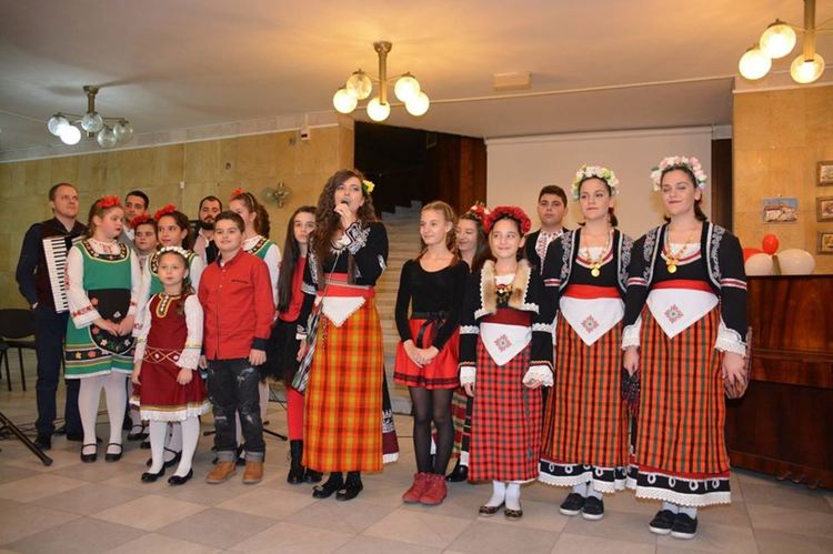 "В очакване на Коледа", "Фолклорна наздравица" и "Магията на Рожденство"