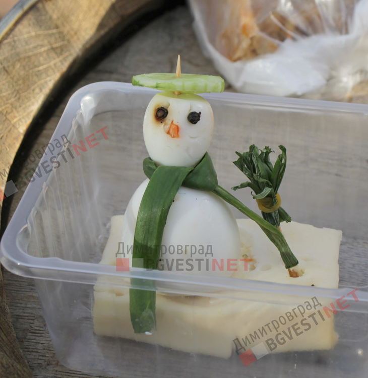 С коледни традиции, 1000 порции боб и тиквеник посрещнаха посетителите на кулинарното изложение "Коледна трапеза"