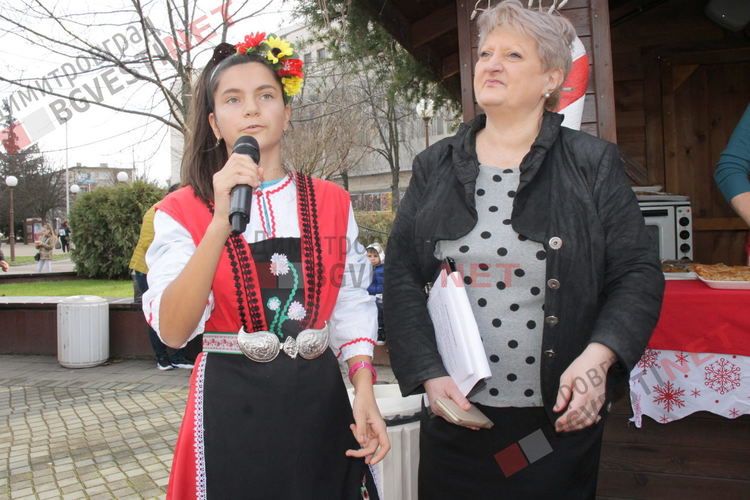 С коледни традиции, 1000 порции боб и тиквеник посрещнаха посетителите на кулинарното изложение "Коледна трапеза"