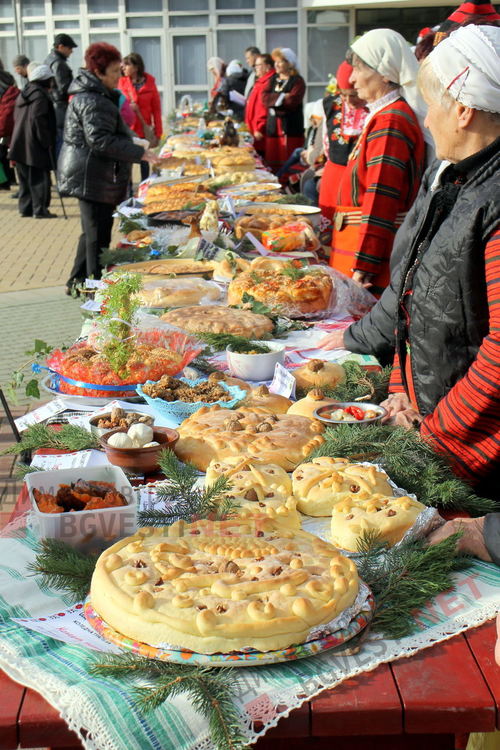 С коледни традиции, 1000 порции боб и тиквеник посрещнаха посетителите на кулинарното изложение "Коледна трапеза"