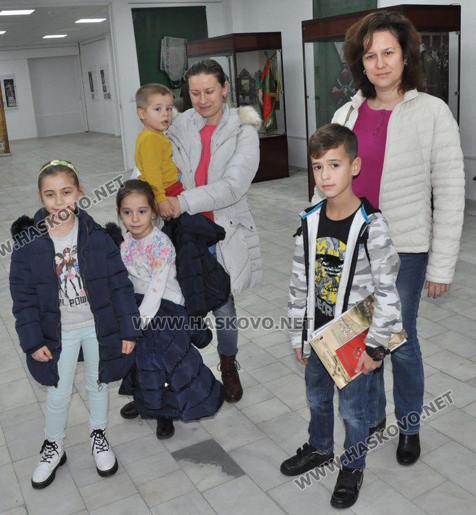 Наградиха 9-годишен ученик, запечатал магията на Хасково