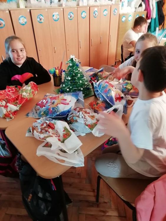 Алековци се включиха в поредица благотворителни инициативи за Коледа