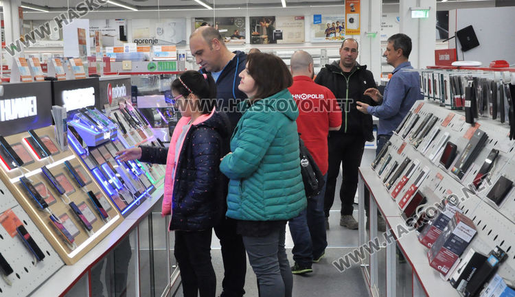  Голямото Коледно пазаруване задръсти града, хасковлии напълниха магазините 