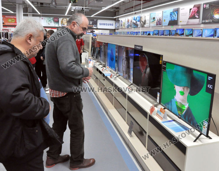  Голямото Коледно пазаруване задръсти града, хасковлии напълниха магазините 