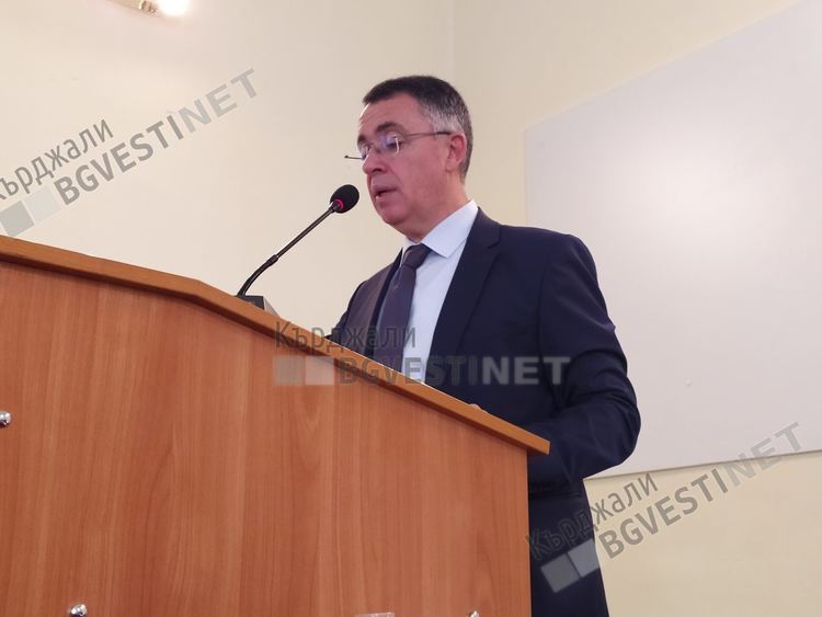 Хасан Азис: Кърджали е данъчен рай! Опозицията: Кметът размаха данъчна сопа преди празниците!