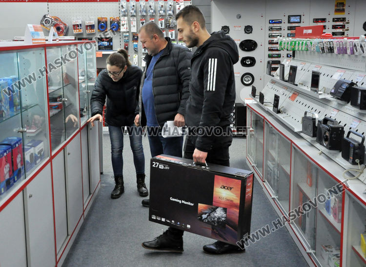  Голямото Коледно пазаруване задръсти града, хасковлии напълниха магазините 