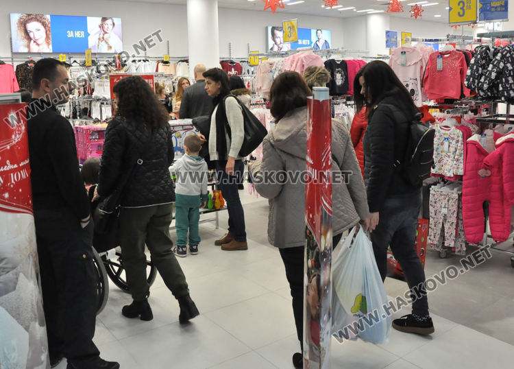  Голямото Коледно пазаруване задръсти града, хасковлии напълниха магазините 