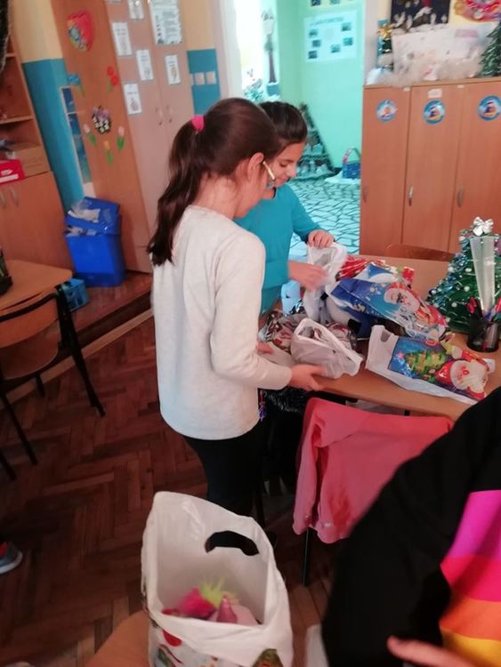 Алековци се включиха в поредица благотворителни инициативи за Коледа