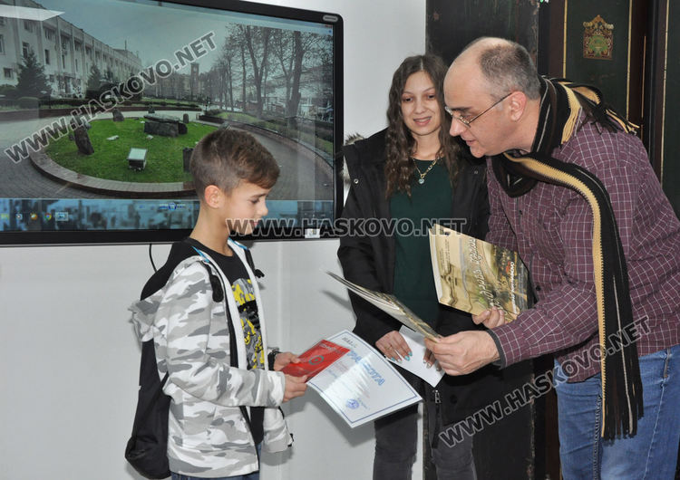 Теодор Ангелов /вляво/