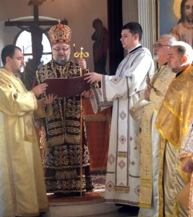 Тракийци от Хасково на коледна литургия в църквата в Одрин