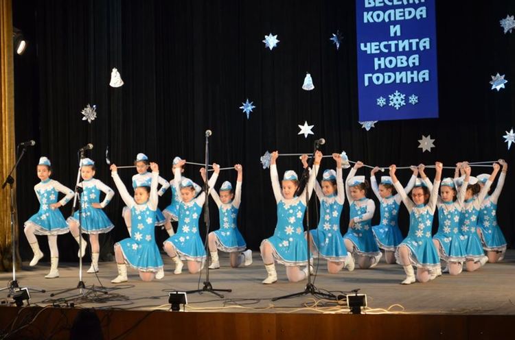 "Заедно на Коледа" събра талантливи деца и самодейци на читалищната сцена