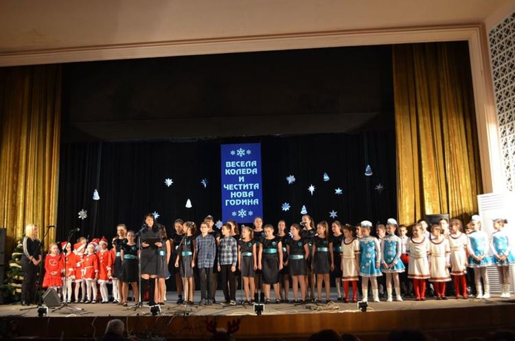 "Заедно на Коледа" събра талантливи деца и самодейци на читалищната сцена