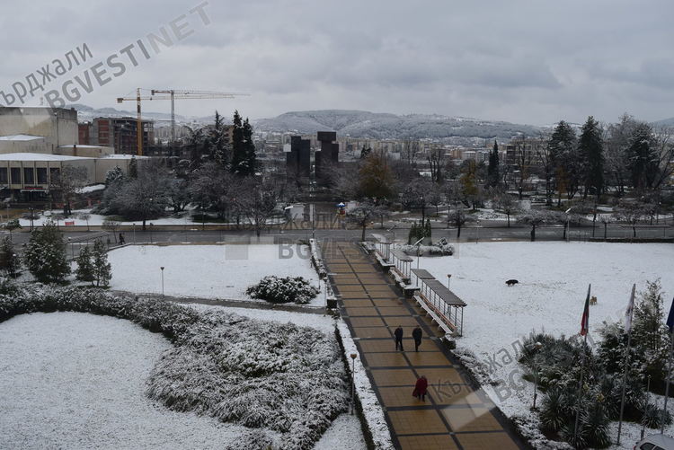 Синоптиците предупреждават за снеговалеж в Кърджалийско