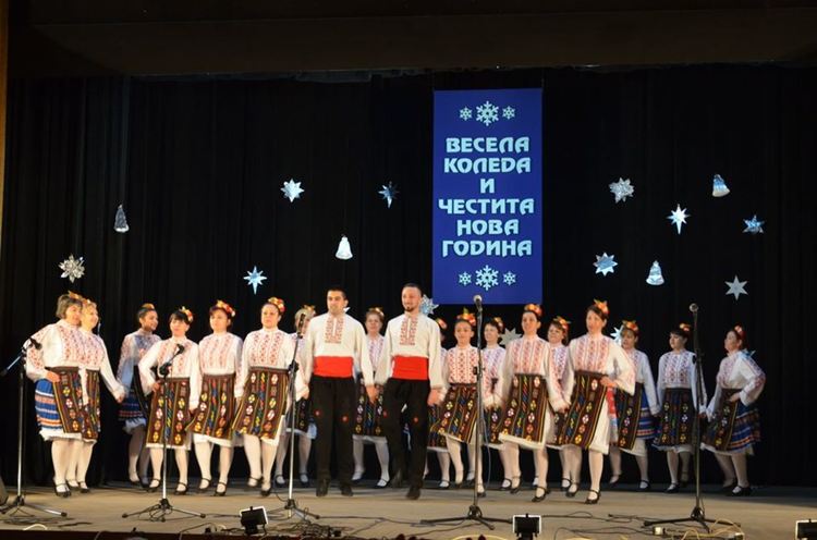 "Заедно на Коледа" събра талантливи деца и самодейци на читалищната сцена