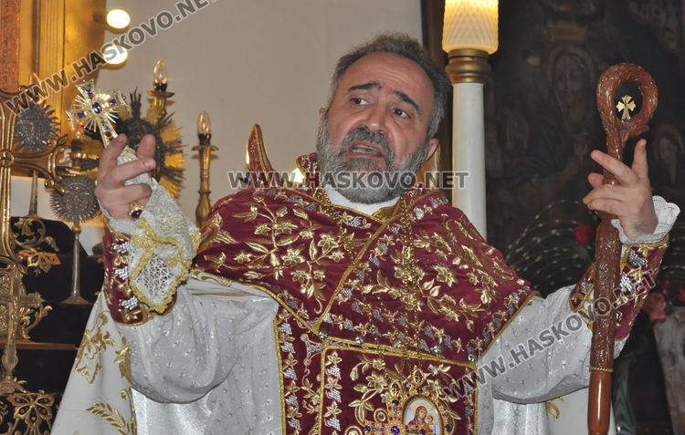 Арменският владика служи в Хасково, откриха и паметна плоча на учителка