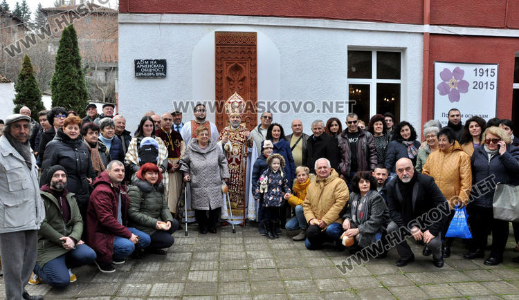 Арменският владика служи в Хасково, откриха и паметна плоча на учителка