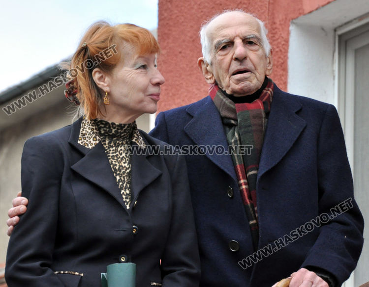 Арменският владика служи в Хасково, откриха и паметна плоча на учителка