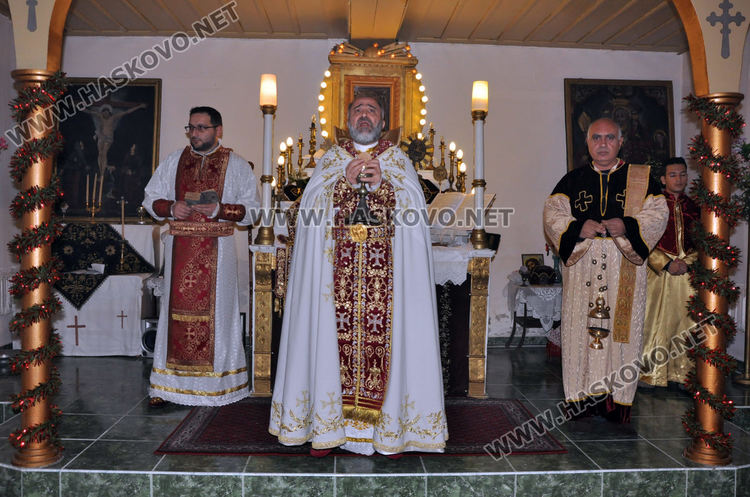Арменският владика служи в Хасково, откриха и паметна плоча на учителка