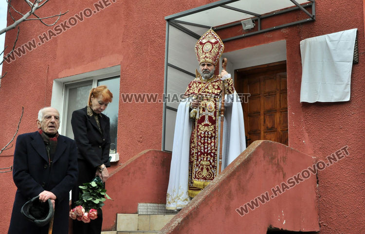Арменският владика служи в Хасково, откриха и паметна плоча на учителка