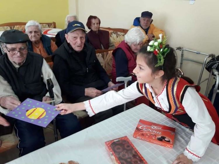 Паисиевци се включиха в благотворителни инициативи за Коледа