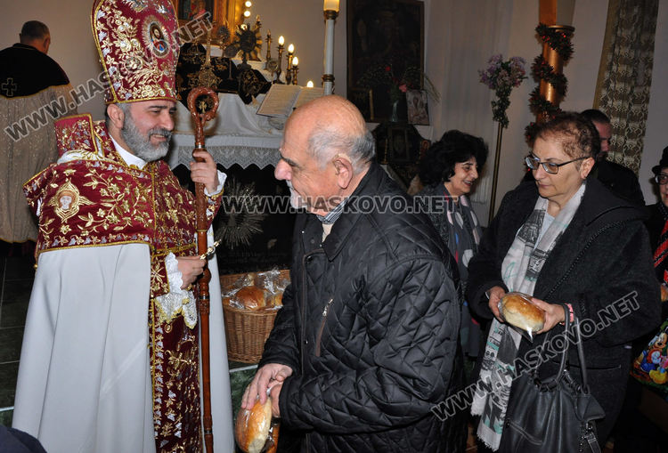 Арменският владика служи в Хасково, откриха и паметна плоча на учителка