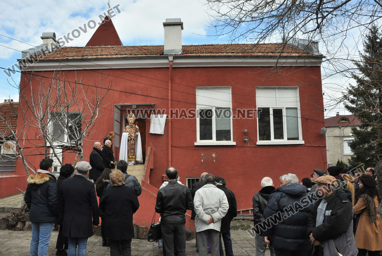 Арменският владика служи в Хасково, откриха и паметна плоча на учителка