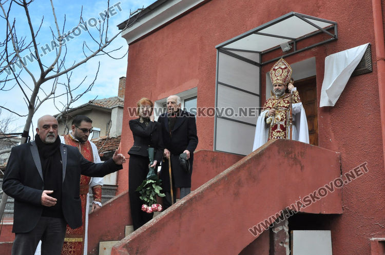 Арменският владика служи в Хасково, откриха и паметна плоча на учителка