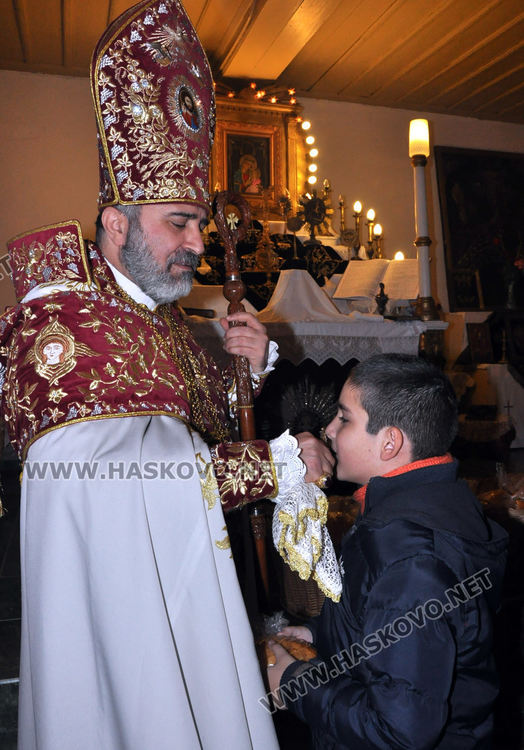 Арменският владика служи в Хасково, откриха и паметна плоча на учителка