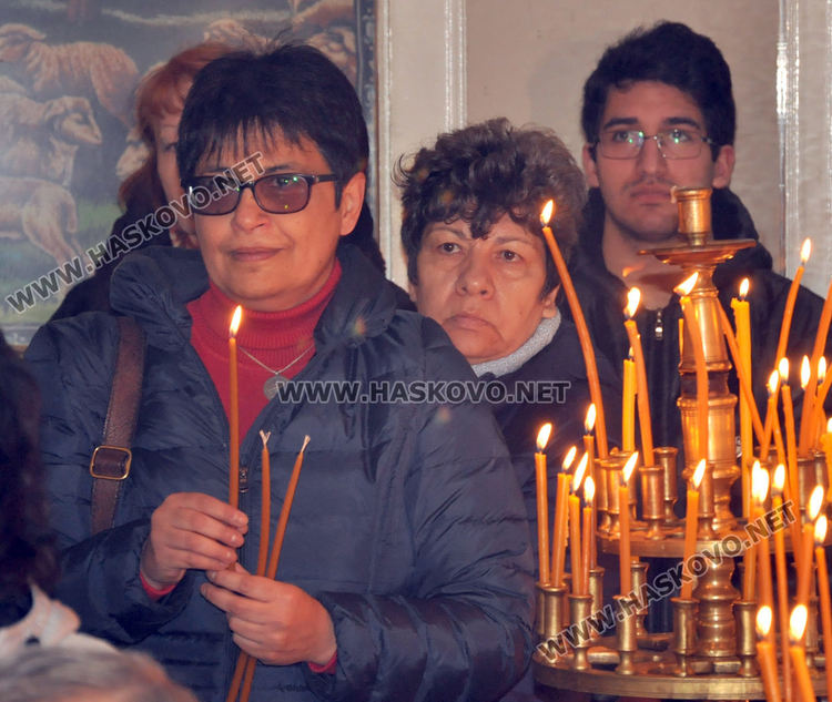 Арменският владика служи в Хасково, откриха и паметна плоча на учителка