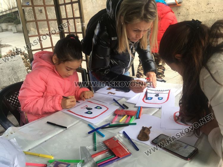 Десетки чанове на кукери огласиха Хасково и прогониха злото