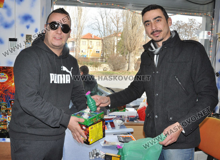 Димитър Караиванов (вляво)