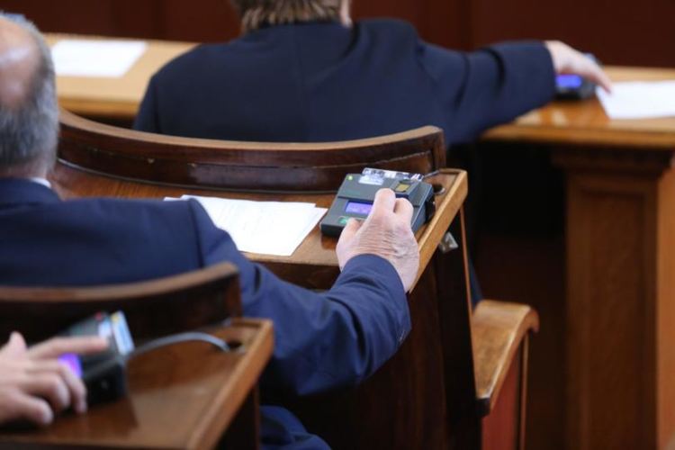 Партиите изпращат годината с 8 лв. субсидия на глас. Хасковлии: Това са много пари